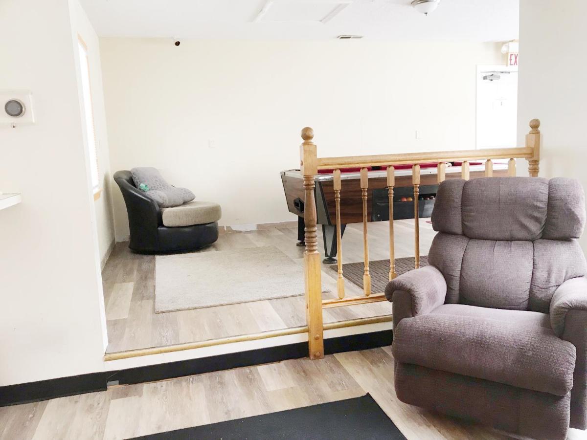1950s Charm In The Heart Of