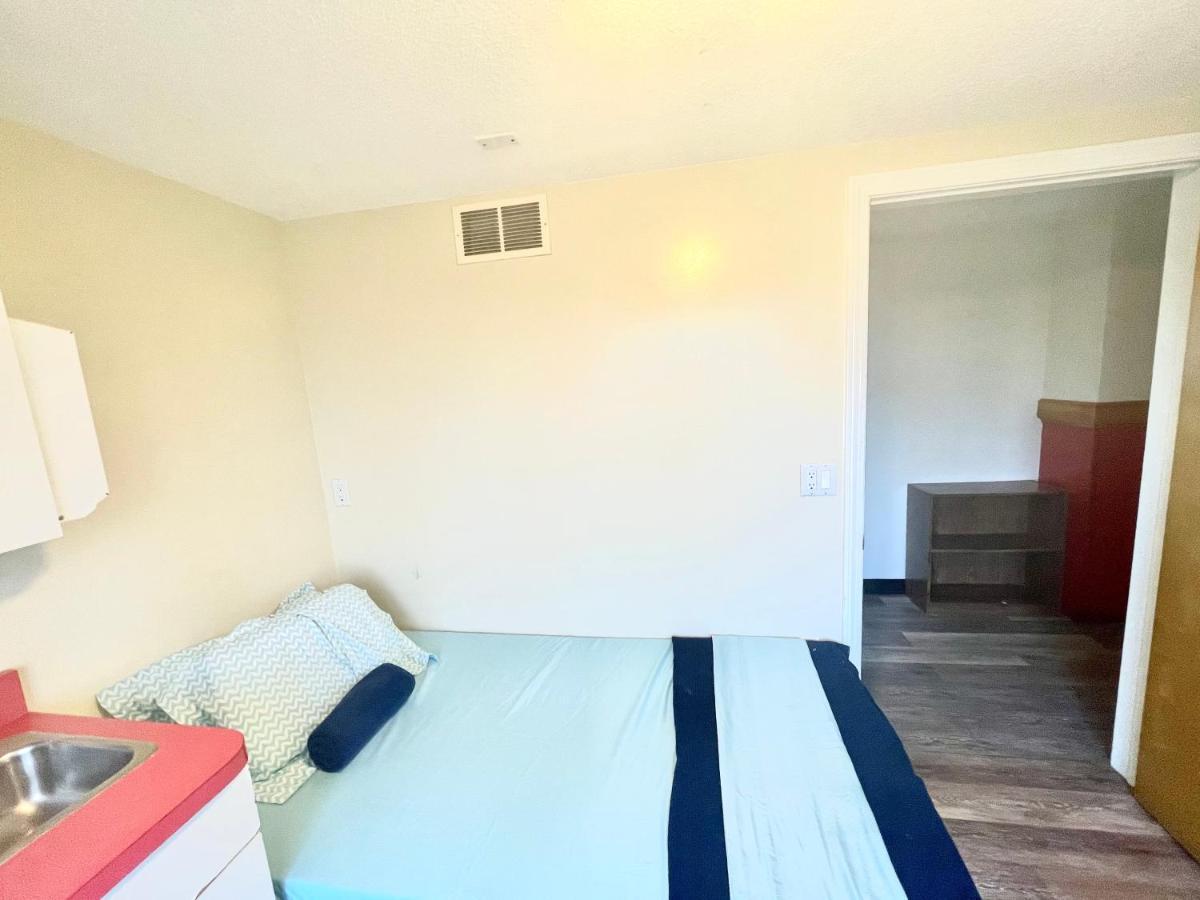 1950s Charm In The Heart Of